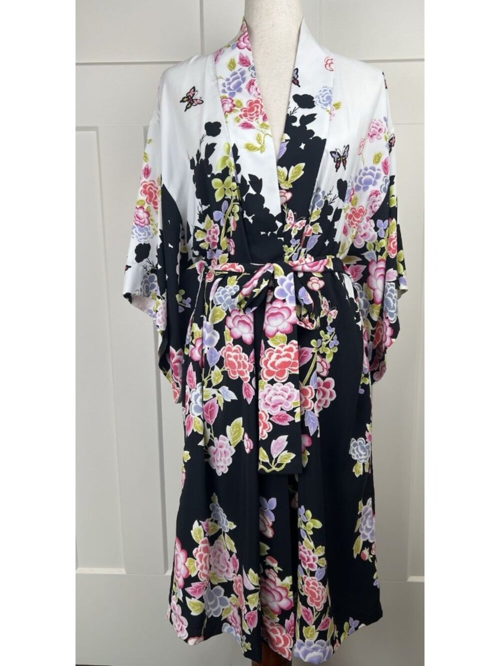 Natori Floral Kimono Robe M Belted Pockets 3/4 Sleeve Lounge Black Pink